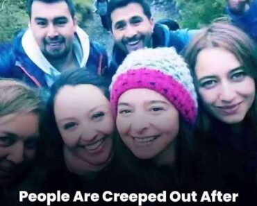 People left terrified after spotting creepy hidden face in group photo – WowNews.info