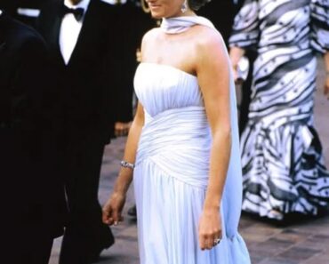Diana says goodbye, without a word, to the only woman who understood her suffering. ​