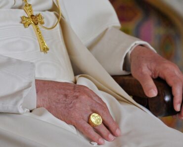  Look at the new Pope’s ring… but there’s something no one’s seeing.  We’ll tell you about it in the first comment.