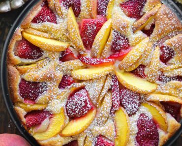 Strawberry Peach Cake ​