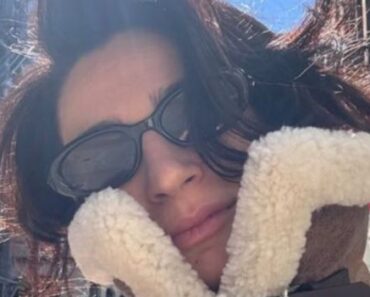 Fox News’ Greg Gutfeld’s rarely-seen wife stuns the internet with an ultra-rare selfie—fans floored by her jaw-dropping curves and model-level glow-up. Comment sections went from “wait, he’s married?!” to “bro, how?!” within seconds. As Gutfeld debates politics on air, his wife just broke the algorithm off-camera. Is she the real MVP behind the most unexpected Fox News plot twist of the year?