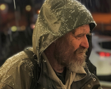 I Paid for a Homeless Man’s Groceries – The Next Day, He Greeted Me as a CEO at My Job Interview