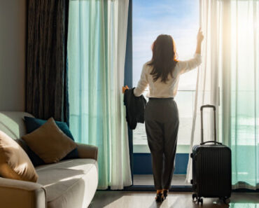 Why the bathtub is safest spot in hotel room to store luggage – readtime.store