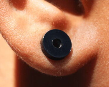 Most people don’t know the meaning of earring in men