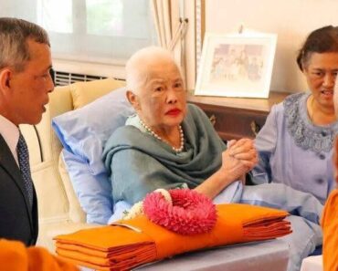 Thai King Maha Vajiralongkorn’s mother has died! •The body of Queen Sirikit will be kept in state until the end of the Thai king’s birthday celebrations next Monday. •This is according to a post by Andrew MacGregor Marshall, a Reuters journalist and Scottish professor close to the Siamese royal family.