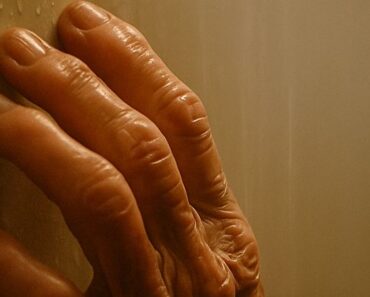 Morning Bathing After 70: Hidden Risks for Your Liver Morning Bathing After 70: Hidden Risks for Your Liver