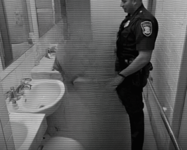 Officer’s Quiet Act of Kindness Caught on Camera Inspires Millions Worldwide