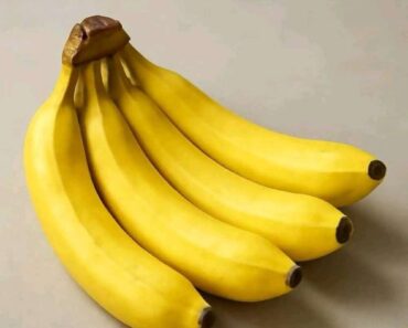 Doctors Reveal That Eating Bananas Causes ..Check 1st comment