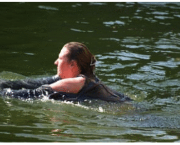 Polar bear attacks woman who jumped into enclosure at Berlin Zoo – Weekly News