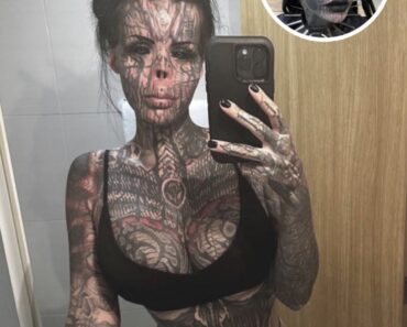 Tattoed woman who keeps her nose in a jar reve