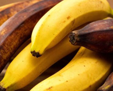 Doctors Reveal That Eating An Overripe Banana Causes …