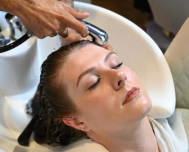 Not every two days, not every four days: how often should you wash your hair, according to a dermatologist? Not every two days, not every four days: how often should you wash your hair, according to a dermatologist?